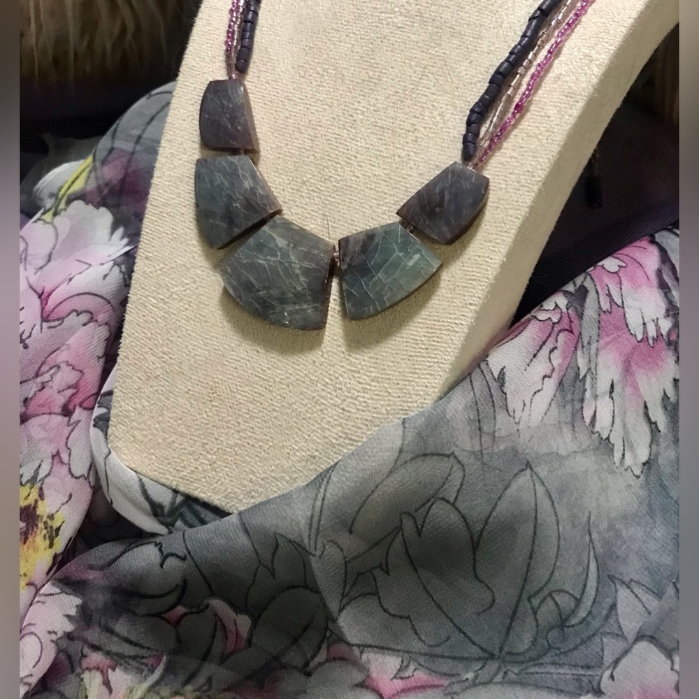 Purple Mother of Pearl Necklace - Picture 4 of 7